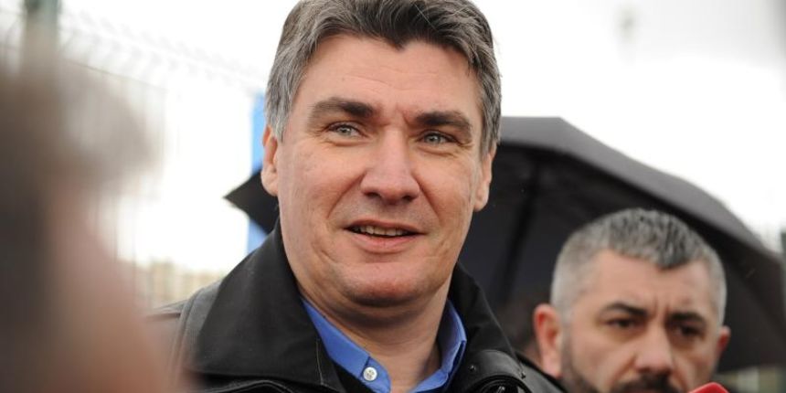 Premijer Zoran Milanovic i ministar pomorstva prometa i infrastrukture Sinisa Hajdas Doncic obisli novo trajektno pristaniste na sibenskom gatu Vrulje. Photo: Hrvoje Jelavic/PIXSELL