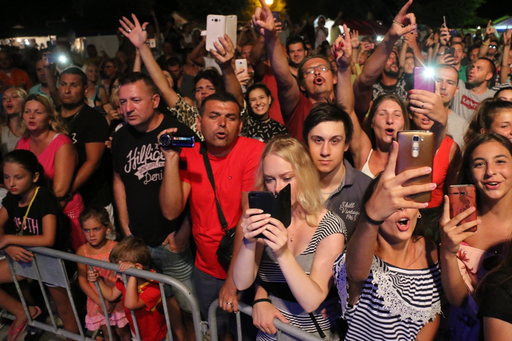 S Alenom Islamovićem po pljusku pjevalo šest tisuća Virana