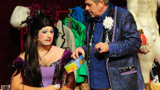 Zadar, 12.11.2012. snimio: Nenad Marčev
SATIRIČKO KAZALIŠTE KEREMPUH
Jean Poiret:
Krletka, komedija
redatelj: Krešimir Dolenčić
igraju: Ž. Königsknecht, H. Kečkeš, M. Mirković,
I. Đuričić, L. Petrušić, B. Perić, V. Čokljat,
M. Posavec Zadar, 12.11.2012. snimio: Nenad Marčev
SATIRIČKO KAZALIŠTE KEREMPUH
Jean Poiret:
Krletka, komedija
redatelj: Krešimir Dolenčić
igraju: Ž. Königsknecht, H. Kečkeš, M. Mirković,
I. Đuričić, L. Petrušić, B. Perić, V. Čokljat,
M. Posavec