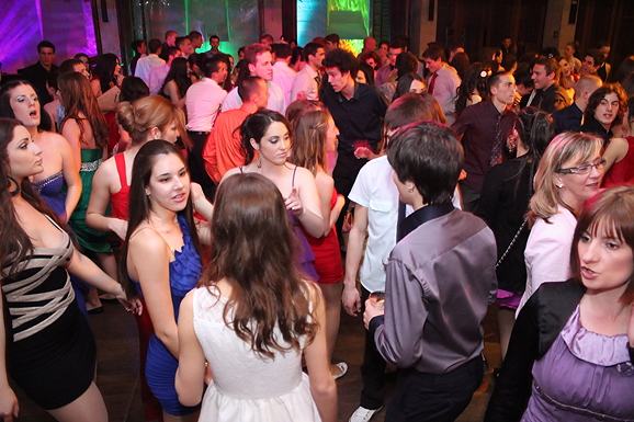 Maturalna večer Gimnazije Vladimira Nazora (foto:Saša Čuka) Maturalna večer Gimnazije Vladimira Nazora (foto:Saša Čuka)