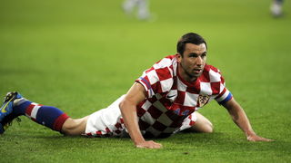 Klagenfurt, 190510.
Prijateljska nogometna utakmica na stadionu Hypo Group Arena izmedju reprezentacija Austrije i Hrvatske.
Na slici: Darijo Srna, kapetan lezi na travi.
Foto: Drago Sopta / CROPIX