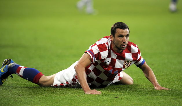Klagenfurt, 190510.
Prijateljska nogometna utakmica na stadionu Hypo Group Arena izmedju reprezentacija Austrije i Hrvatske.
Na slici: Darijo Srna, kapetan lezi na travi.
Foto: Drago Sopta / CROPIX