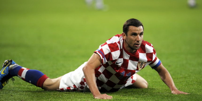 Klagenfurt, 190510.
Prijateljska nogometna utakmica na stadionu Hypo Group Arena izmedju reprezentacija Austrije i Hrvatske.
Na slici: Darijo Srna, kapetan lezi na travi.
Foto: Drago Sopta / CROPIX