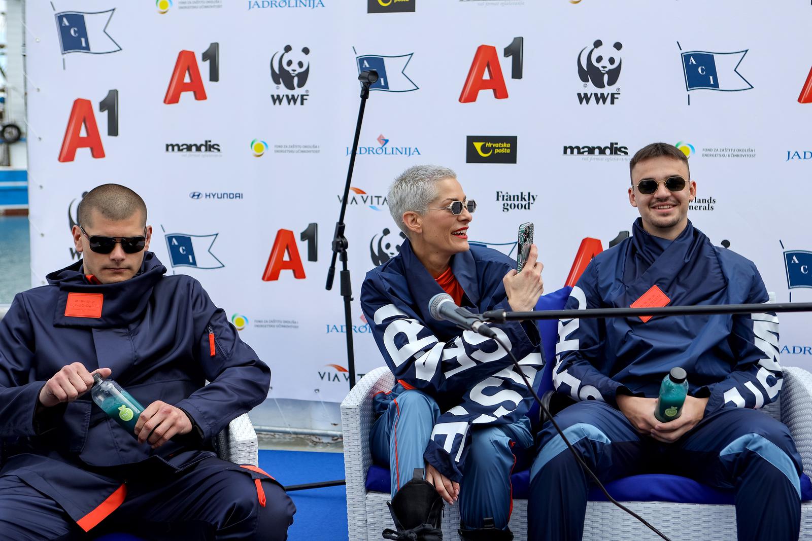 Ekološka manifestacija “Uz more, za more: zelena misija za održivu budućnost Hrvatske” održala se danas na plivarici Škoda koja je jutros u 11 sati isplovila iz zadarske luke Gaženica prema Ugljanu gdje će se provela akcija izvlačenja odbačenih ribarskih Ekološka manifestacija “Uz more, za more: zelena misija za održivu budućnost Hrvatske” održala se danas na plivarici Škoda koja je jutros u 11 sati isplovila iz zadarske luke Gaženica prema Ugljanu gdje će se provela akcija izvlačenja odbačenih ribarskih