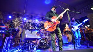 Advent u Zadru: Neno Belan i Fiumensi raspjevali i rasplesali i staro i mlado na Trgu Petra Zoranića Advent u Zadru: Neno Belan i Fiumensi raspjevali i rasplesali i staro i mlado na Trgu Petra Zoranića