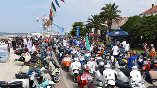Spektakularni defile vespaša, foto: Vinko Pešić Spektakularni defile vespaša, foto: Vinko Pešić
