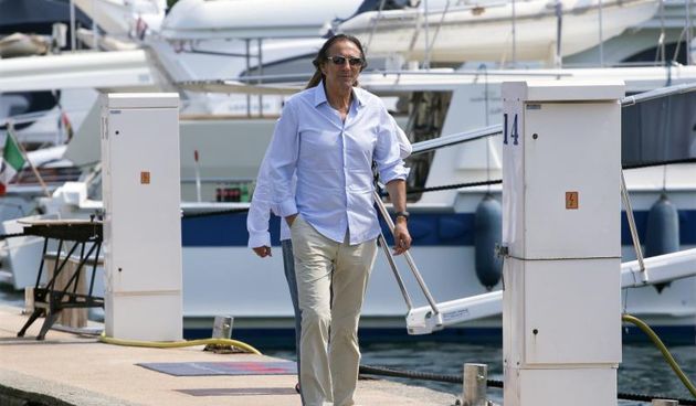 Zadar – Jahta joyMe u vlasnistvu milijunasa Philipa Zeptera dugacka je 50 metara, a trzisna vrijednost joj se procjenjuje na oko 30 milijuna eura. Pored jahte u zadarskoj marini mogli su se vidjeti Philip Zepter i Blaz Buble te djeca od gospodina Philipa