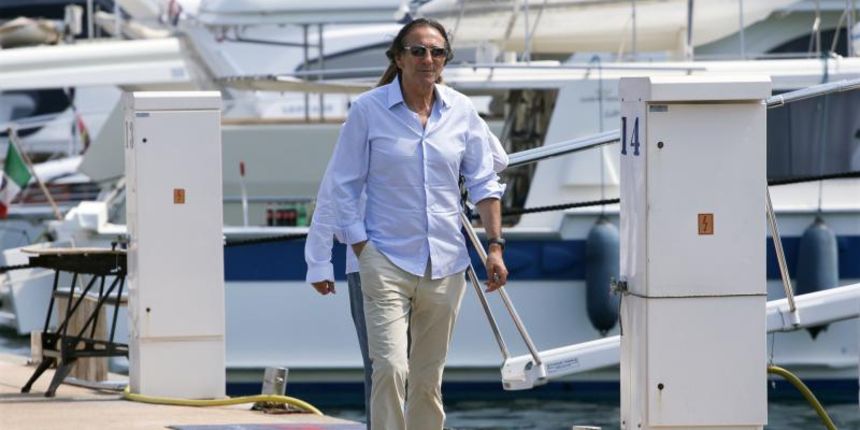 Zadar – Jahta joyMe u vlasnistvu milijunasa Philipa Zeptera dugacka je 50 metara, a trzisna vrijednost joj se procjenjuje na oko 30 milijuna eura. Pored jahte u zadarskoj marini mogli su se vidjeti Philip Zepter i Blaz Buble te djeca od gospodina Philipa