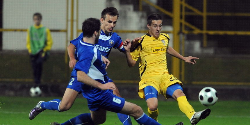 Zapresic, 151010. Stadion NK Inter, 1. HNL, 11. kolo, seniori, susret NK Inter i NK Zadar. Na slici: Marin Car 6, Josip Bilaver 2, Mislav Orsic 20. Foto: Damir Krajac / CROPIX