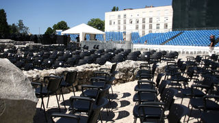 Pozornica i tribine za koncert Josea Carrerasa