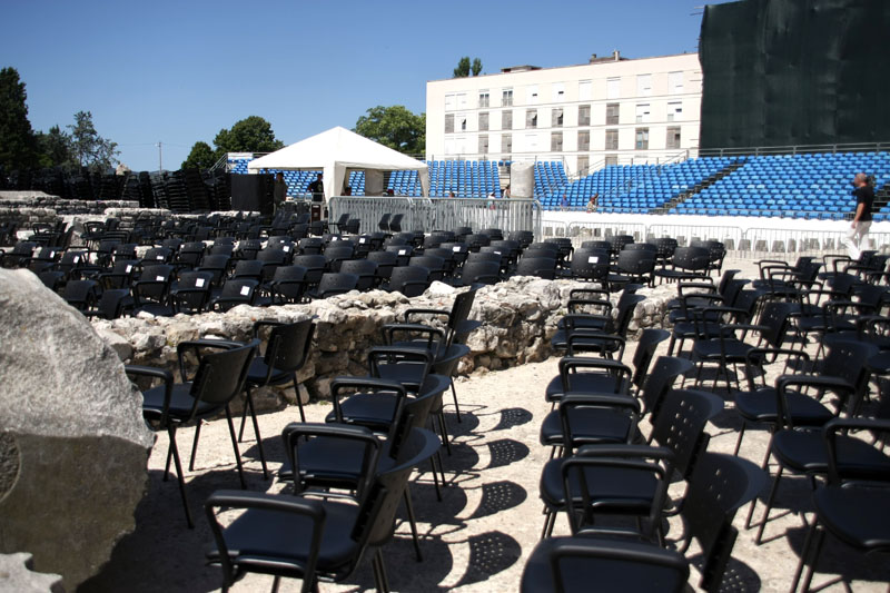 Pozornica i tribine za koncert Josea Carrerasa