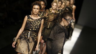 Zagreb, 250909.
U staroj tvornici Zagrepcanka od 24.09.-26.09. odrzava se modna revija Dove Fashion.hr.
Modna revija: Robert Sever.
Foto: Dragan Matic / Cropix