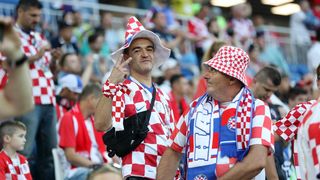 Veseli hrvatski navijači u kockicama ispunili Baltik Arenu u Kalinjingradu Veseli hrvatski navijači u kockicama ispunili Baltik Arenu u Kalinjingradu