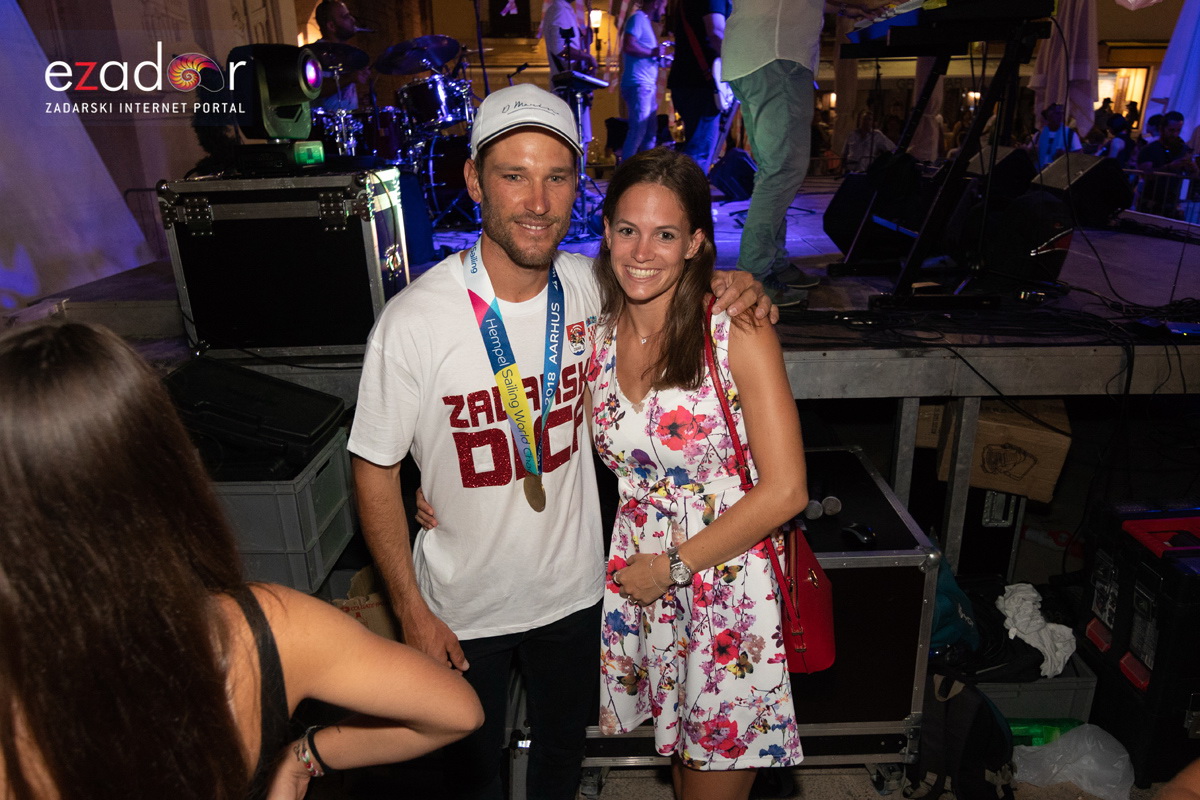 Svečani doček svjetskih prvaka Mihovila i Šime Fantele na Narodnom trgu Svečani doček svjetskih prvaka Mihovila i Šime Fantele na Narodnom trgu