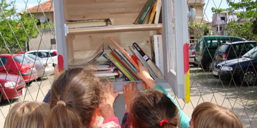 “Little Free Library” ili “Mala slobodna knjižnica” po prvi put i u Zadru u OŠ Smiljevac! “Little Free Library” ili “Mala slobodna knjižnica” po prvi put i u Zadru u OŠ Smiljevac!
