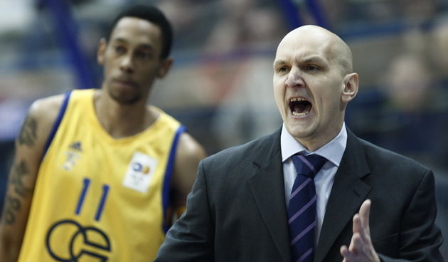 Zagreb, 261110. Kosarkaska utakmica NLB lige: KK Zagreb CO – KK Cedevita u Kosarkaskom domu Drazen Petrovic. Na slici: trener Zagreba Mladen Erjavec. Foto: Dragan Matic / Cropix