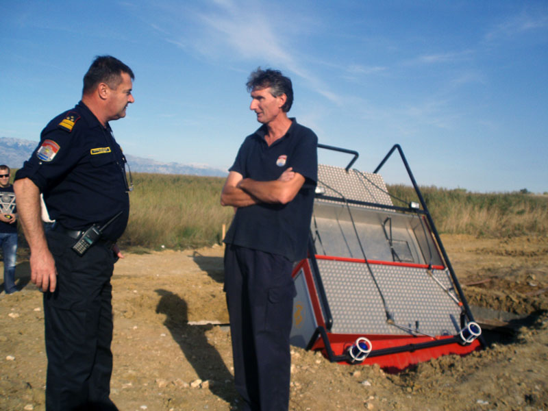 Sabunike: Vatrogasno vozilo u jami