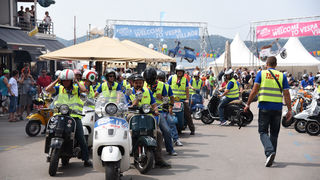 Spektakularni defile vespaša, foto: Vinko Pešić Spektakularni defile vespaša, foto: Vinko Pešić