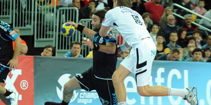 Zagreb, 161010. Arena Zagreb, rukomet, EHF, Champions League, susret HC Croatia Osiguranje i Renovalia Ciudad Real. Na slici: Ivano Balic i Jonas Kallman. Foto: Damir Krajac / CROPIX