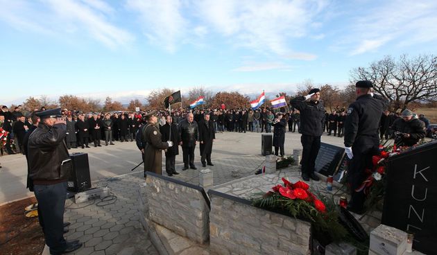 Polaganje vijenaca u Kašiću u sklopu proslave obljetnice VRO Maslenica