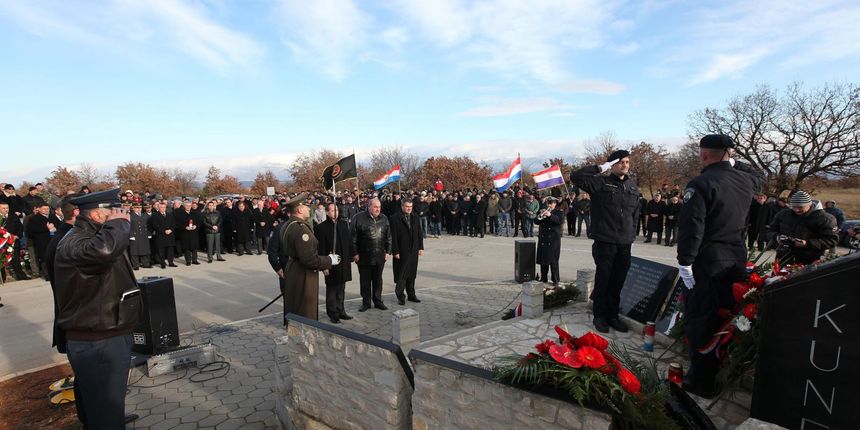 Polaganje vijenaca u Kašiću u sklopu proslave obljetnice VRO Maslenica Polaganje vijenaca u Kašiću u sklopu proslave obljetnice VRO Maslenica