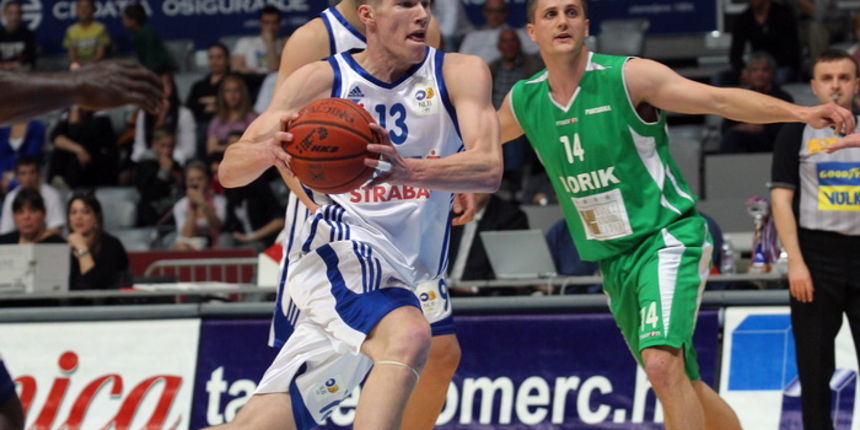 Zadar, 090411.Dvorana Kresimira Cosica.Kosarkaska utakmica Prvenstva Hrvatske izmedju Zadra i Borik Puntamike.Na slici: Sime Olivari u napadu.Foto: Vladimir Ivanov / CROPIX