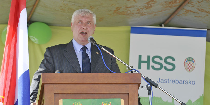 Jastrebarsko, 180710. Hrvatska seljacka stranka obiljezila je 131. godisnjicu rodjenja Vlatka Maceka. Na slici: Govor Josipa Friscica. Foto: Marko Miscevic / CROPIX Jastrebarsko, 180710. Hrvatska seljacka stranka obiljezila je 131. godisnjicu rodjenja Vlatka Maceka. Na slici: Govor Josipa Friscica. Foto: Marko Miscevic / CROPIX