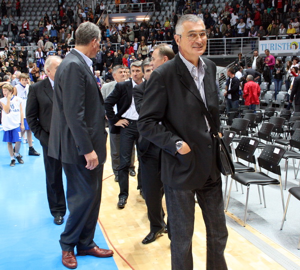 KK Zadar – Real Madrid, umirovljenje dresova 10 (Giuseppe Giergia) i 11 (Kresimir Cosic), Foto; Mladen Malik KK Zadar – Real Madrid, umirovljenje dresova 10 (Giuseppe Giergia) i 11 (Kresimir Cosic), Foto; Mladen Malik