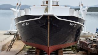 U betinskom brodogradilištu Ante Fržopa svečano je porinut novoizgrađeni tradicionalni murterski brod – leut pod imenom Orlić. Foto: Hrvoje JelavićIPIXSELL