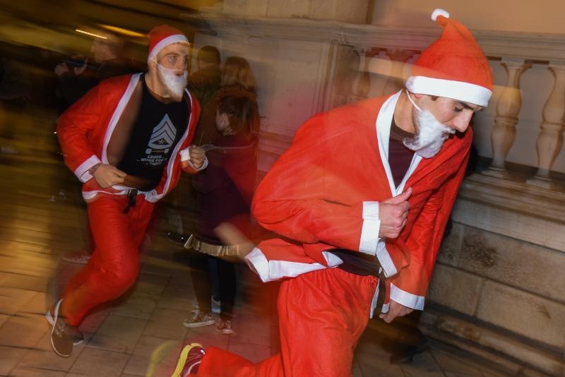 Utrka Djedova Božićnjaka zadarskim Poluotokom