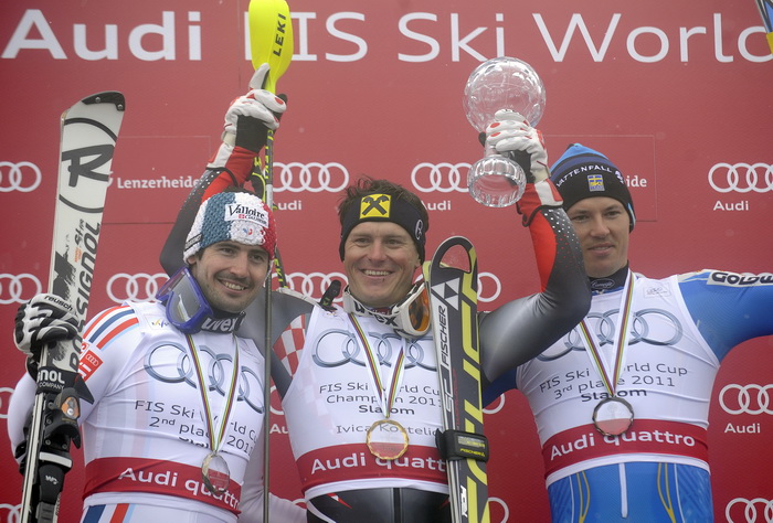 Lenzerheide, 190311.
Zavrsnica Svjetskog skijaskog kupa u skijanju u svicarskom mjestu Lenzerheide, postolje ukupnog poretka za muski slalom.
Na slici: s lijeva Jean Baptiste Grangefrancuski skijas, Ivica Kostelic i Andre Myhrer svedjanin.
Foto: Drago Sop Lenzerheide, 190311.
Zavrsnica Svjetskog skijaskog kupa u skijanju u svicarskom mjestu Lenzerheide, postolje ukupnog poretka za muski slalom.
Na slici: s lijeva Jean Baptiste Grangefrancuski skijas, Ivica Kostelic i Andre Myhrer svedjanin.
Foto: Drago Sop