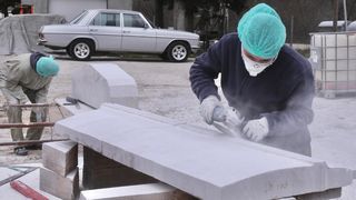 Mladi europski kipari stigli u Imotski, punom parom rade spomenik kultnom Mercedesu Mladi europski kipari stigli u Imotski, punom parom rade spomenik kultnom Mercedesu