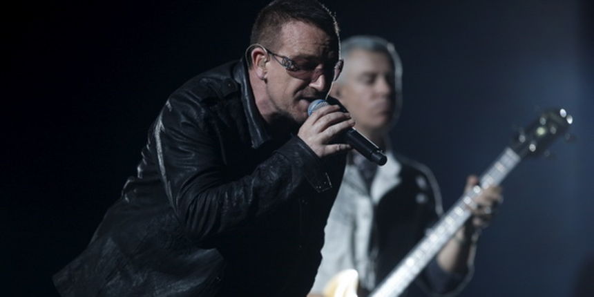 Zagreb, 100809.
Maksimirski stadion.
Drugi koncert irske rock grupe U2 koja po prvi puta gostuje u Hrvatskoj na ovogodisnjoj turneji 360 tour.
Na slici: pjevac grupe Bono Vox, gitarist Edge, basist Adam Clayton i bubnjar Larry Mullen Jr.
Foto: Goran Mehke