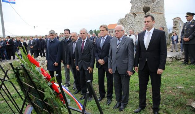 Dracevac, Zadar – Polaganjem vijenaca te prijemom branitelja na Dracevcu obiljezena je obljetnica 22 godine otkako je Zadar obranjen pred cetnickim agresorima. Photo: Filip Brala/PIXSELL Autor  Filip Brala/PIXSELL KLJUČNE RIJEČI  polaganje vijenaca, Drace