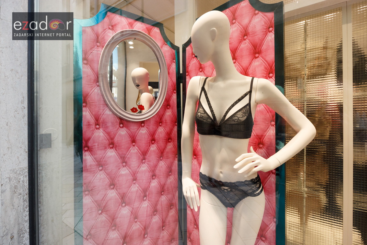 Đir po gradu, srijeda 14. veljače 2018. Lutka u izlogu