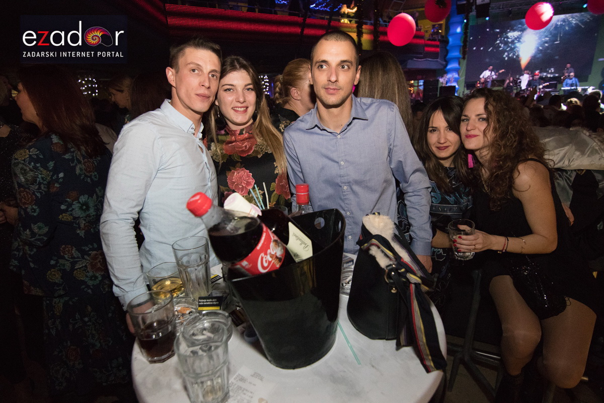 Ludnica u Saturnusu: Najbolji doček u svemiru i šire Ludnica u Saturnusu: Najbolji doček u svemiru i šire