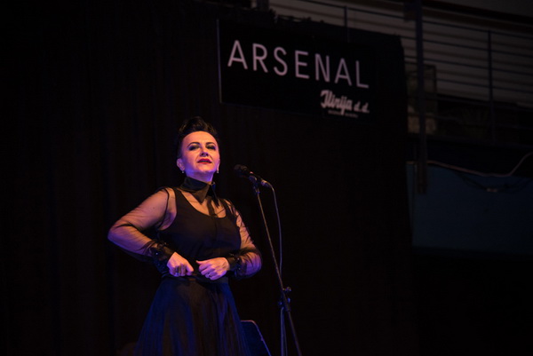 Veličanstvena Amira Medunjanin oduševila Zadrane u klubu Arsenal. Foto: Vinko Pešić Veličanstvena Amira Medunjanin oduševila Zadrane u klubu Arsenal. Foto: Vinko Pešić