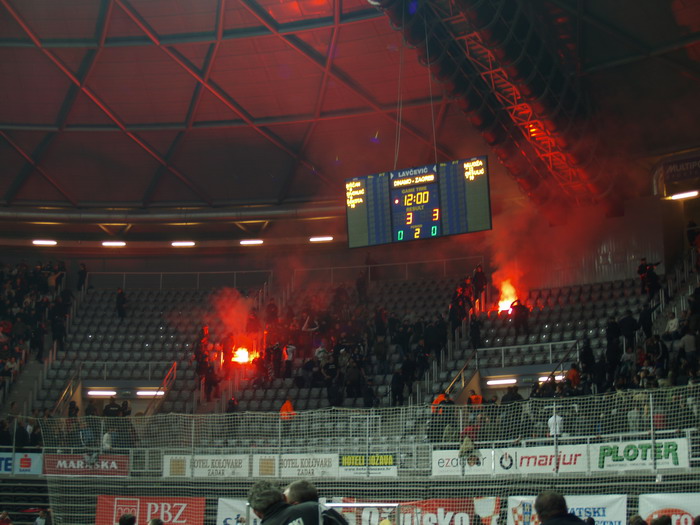 Dvije baklje u plamenu