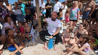 Ribafish na Viru: Dočekalo ga više stotina djece i njihovih roditelja