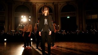 Modni spektakl Hippy Gardena