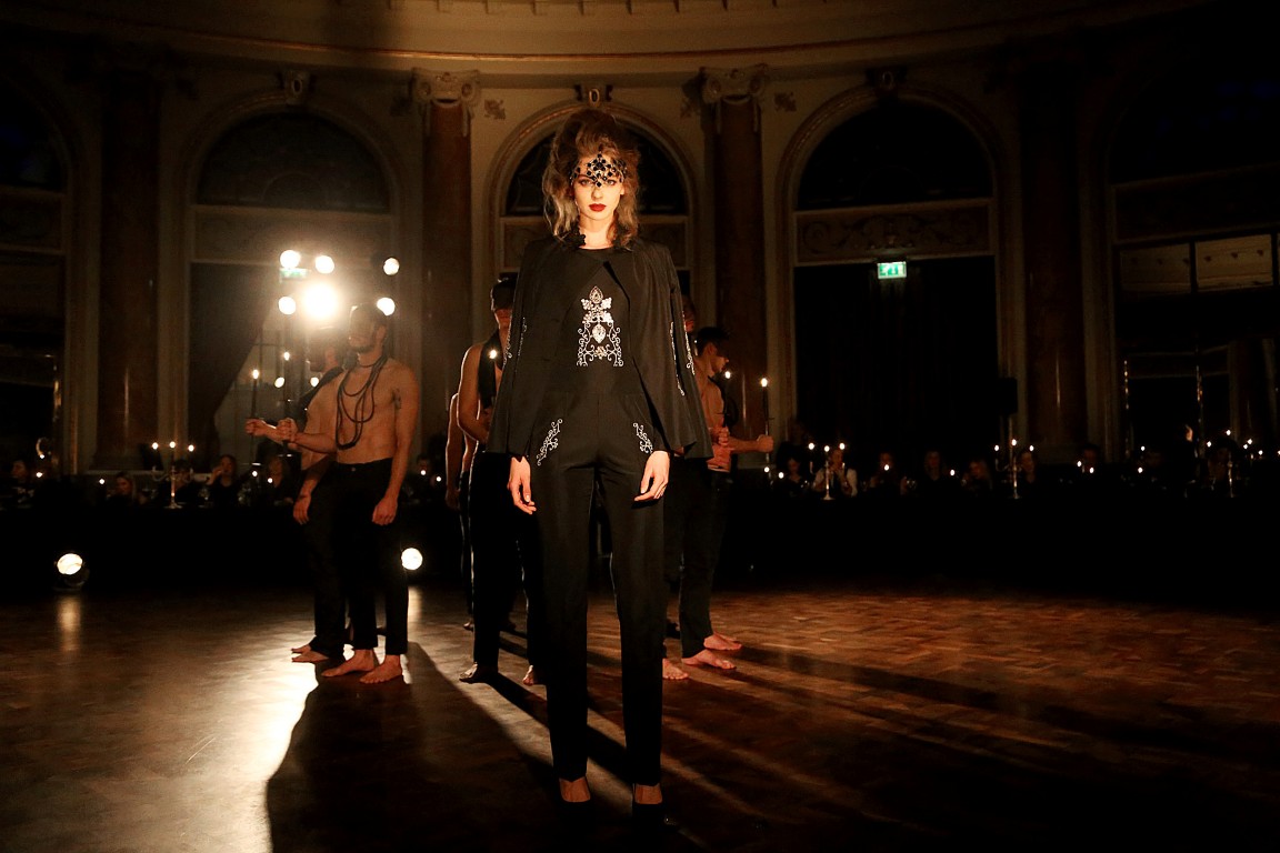 Modni spektakl Hippy Gardena