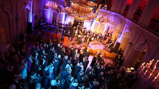 Varazdin, 030212.
U varazdinskom HNK odrzava se 19. Sjajni bal grada Varazdina, koji ugoscuje mnoge poznate uzvanike, od uglednih diplomata, glumaca, gospodarstvenika i politicara.
Pregrst baroknih specijaliteta za ovogodisnji bal spremili su zlatni kuhar Varazdin, 030212.
U varazdinskom HNK odrzava se 19. Sjajni bal grada Varazdina, koji ugoscuje mnoge poznate uzvanike, od uglednih diplomata, glumaca, gospodarstvenika i politicara.
Pregrst baroknih specijaliteta za ovogodisnji bal spremili su zlatni kuhar