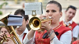 U sklopu Benkovackog kulturnog ljeta Grad Benkovac i Turisticka zajednica Grada Benkovca vec cetvrtu godinu za redom organiziraju manifestaciju Puzevim korakom. Radi se o gastro manifestaciji pripreme i degustacije puzeva. Posjetitelji su imali prilike d U sklopu Benkovackog kulturnog ljeta Grad Benkovac i Turisticka zajednica Grada Benkovca vec cetvrtu godinu za redom organiziraju manifestaciju Puzevim korakom. Radi se o gastro manifestaciji pripreme i degustacije puzeva. Posjetitelji su imali prilike d