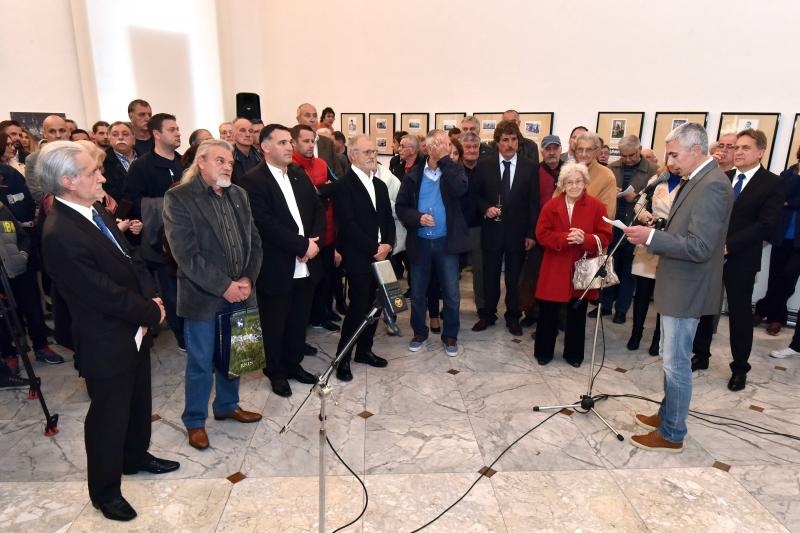 U Gradskoj loži otvorena izložba fotografija posvećena “zlatnoj kopački” – Josipu Skoblaru. Foto: Dino Stann/PIXSELL