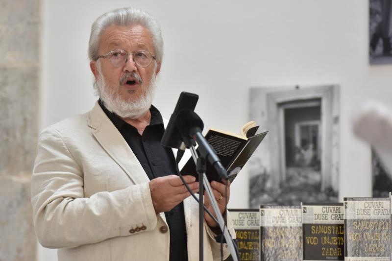 U lozi Narodnog muzeja otvorena je izlozba plakata, fotografija i kostima Zadarskog plesnog ansambla, najstarijeg ansambla suvremenog plesa u Dalmaciji. Izlozba je vezana uz proslavu Dana obrane grada Zadra i 25. godisnjice od osnutka Zadarskog plesnog an