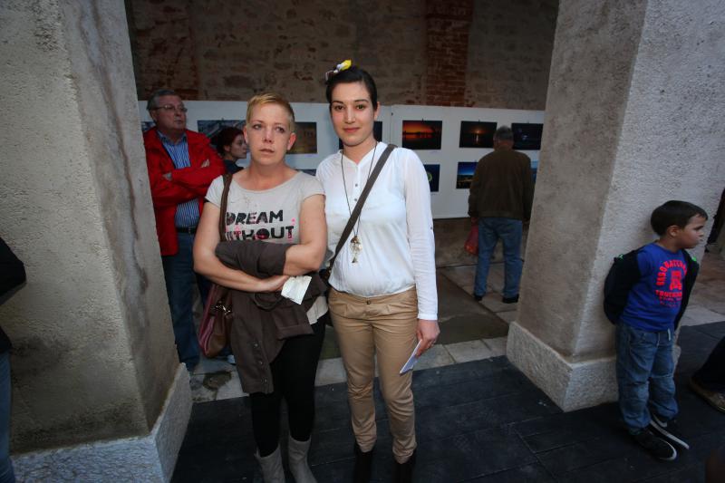 Humanitarna izlozba za pomoc tesko bolesnoj mladoj zadranki Ani Pavic i njenoj kceri Aurori. Zadarski fotografi amateri i profesionalci njih 37 odazvali su se ovoj akciji doniravsi fotografije, Foto: Željko Mršić/PIXSELL