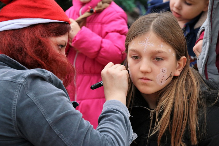 Sveti Nikola darivao mališane na Viru, Krampus bez posla Sveti Nikola darivao mališane na Viru, Krampus bez posla