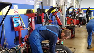 Zadrani pohrlili na izmjenu ljetnih sa zimskim gumama Zadrani pohrlili na izmjenu ljetnih sa zimskim gumama