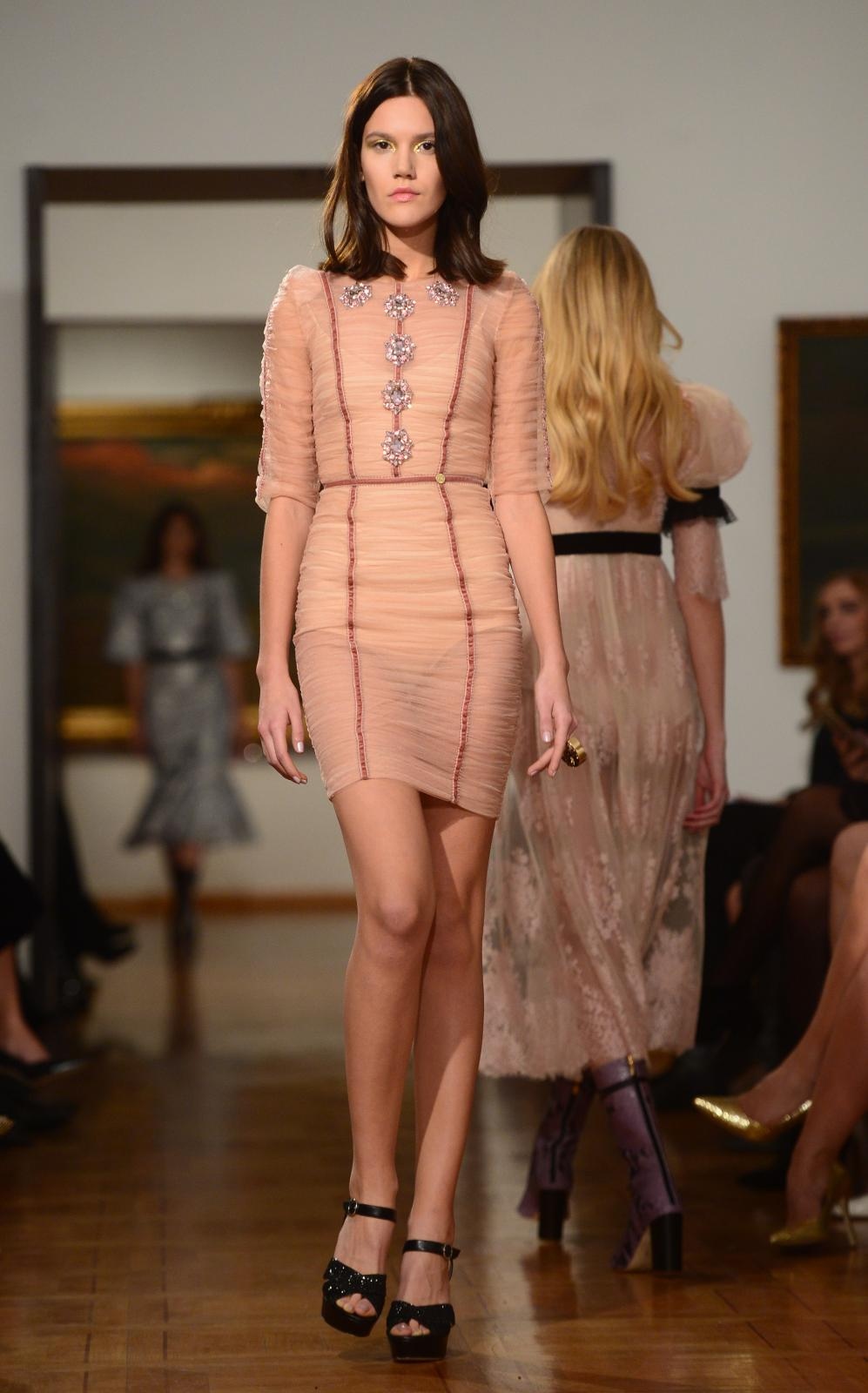 Modna revija “Lei Lou” Aleksandre Dojčinović u Modernoj galeriji