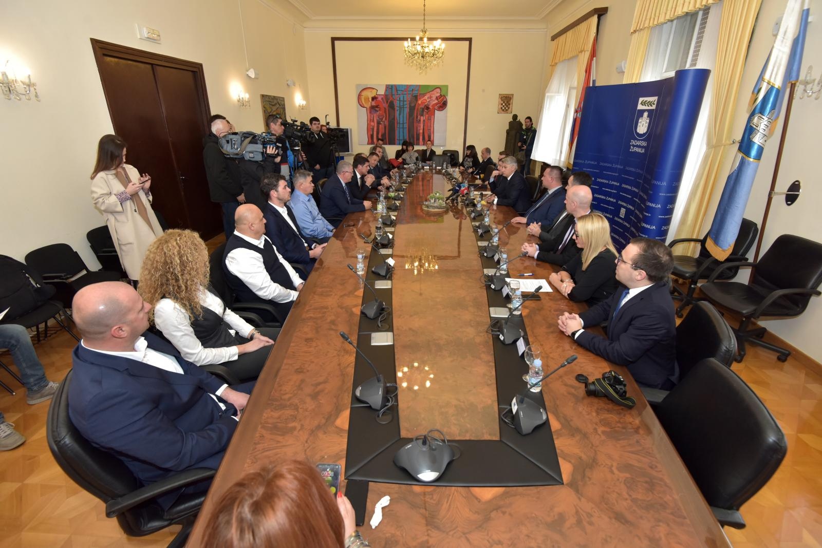 Potpisan ugovor za 10 projekata sanacije i rekonstrukcije pomorskog dobra Potpisan ugovor za 10 projekata sanacije i rekonstrukcije pomorskog dobra